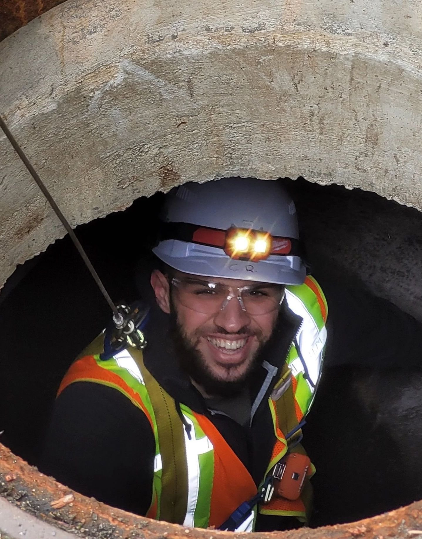Crew deploying in manhole Crew deploying in manhole